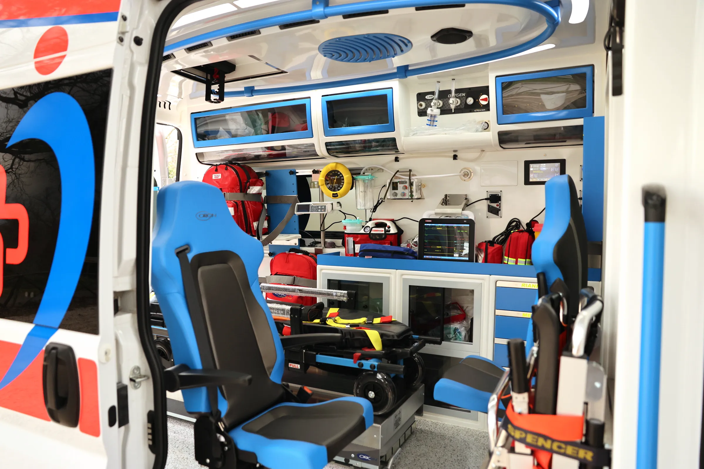 Attrezzatura medica all'interno dell'ambulanza
